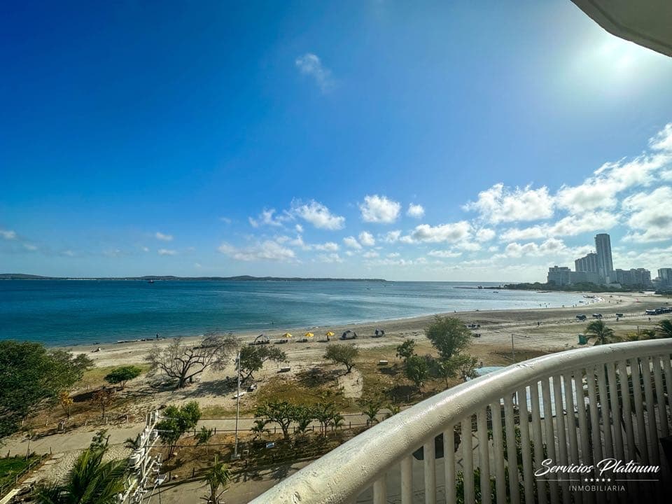 Apto en venta de 3 hab en Castillogrande con vista directa al mar