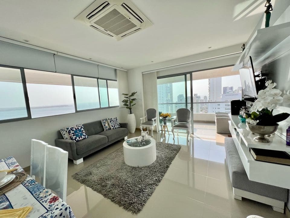 Apartamento en Venta en Castillogrande 2 habs vista a bahía y playa