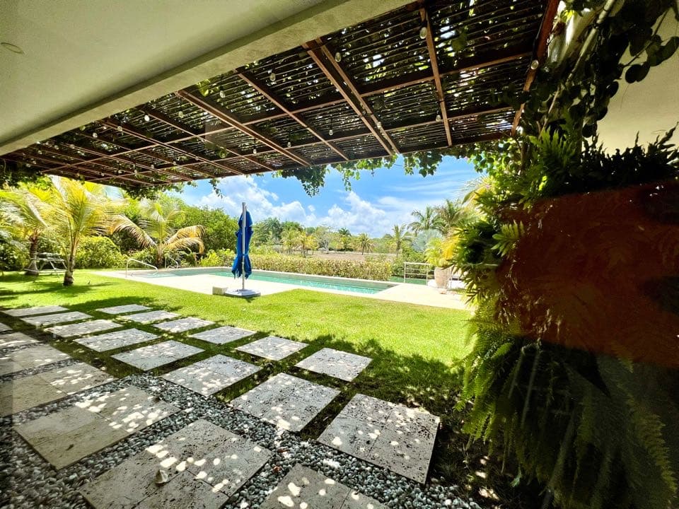 Casa en venta en condominio en Baru con muelle