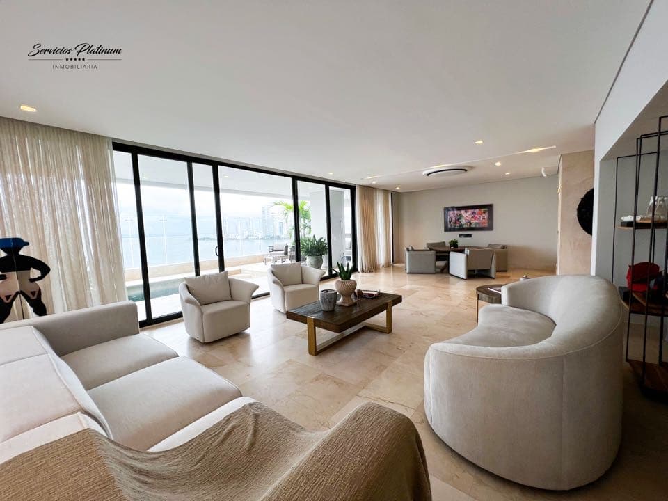 En venta uno de los mejores apartamentos de la ciudad sobre la bahia