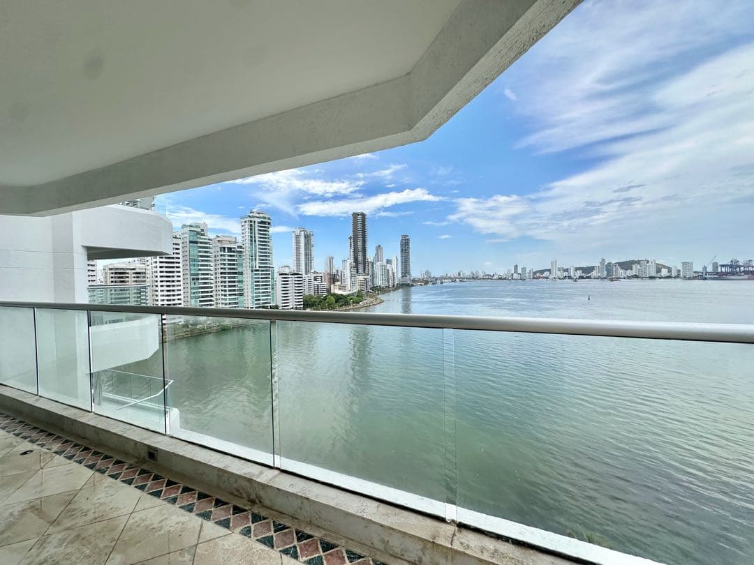 Apartamento en Venta de 3 Habitaciones Frente a la Bahía de Castillogr — foto 2