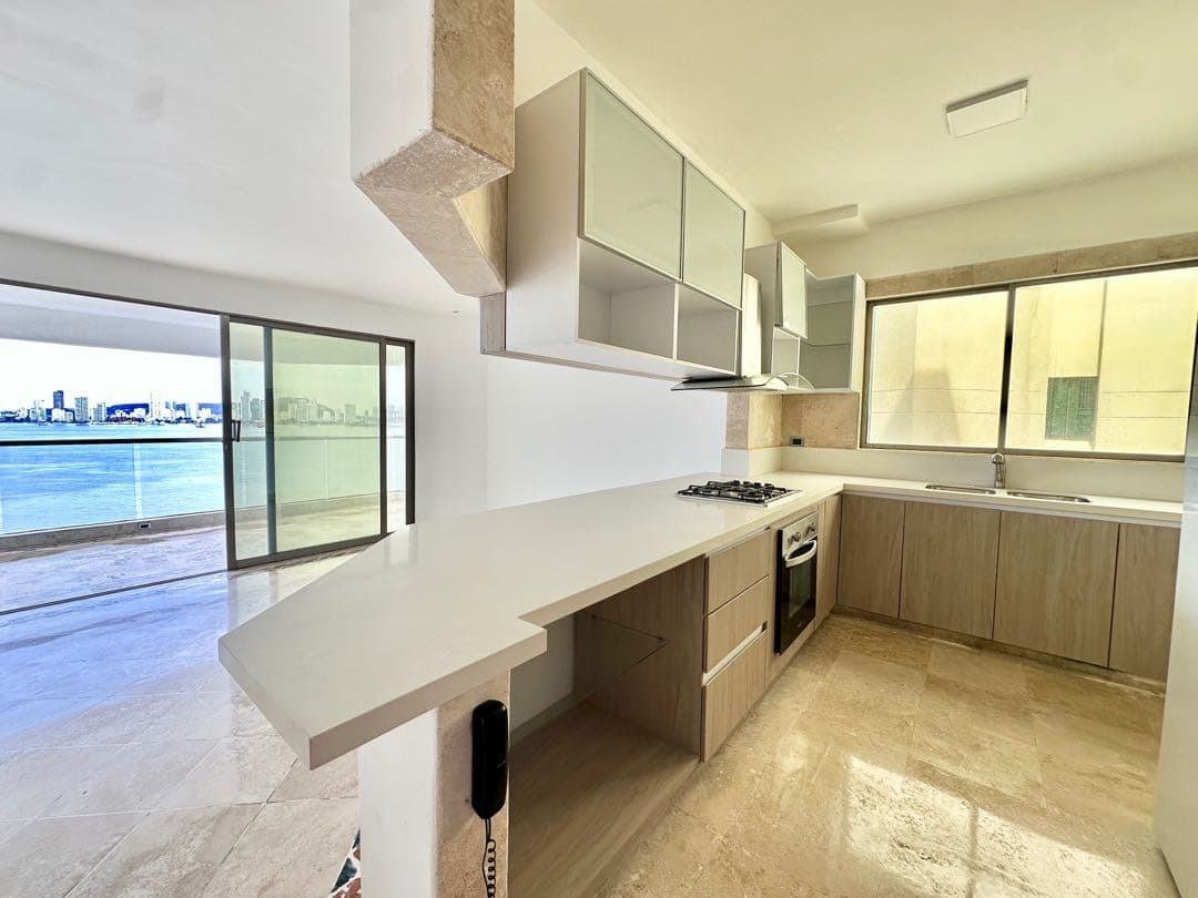 Apartamento en Venta de 3 Habitaciones Frente a la Bahía de Castillogr — foto 5