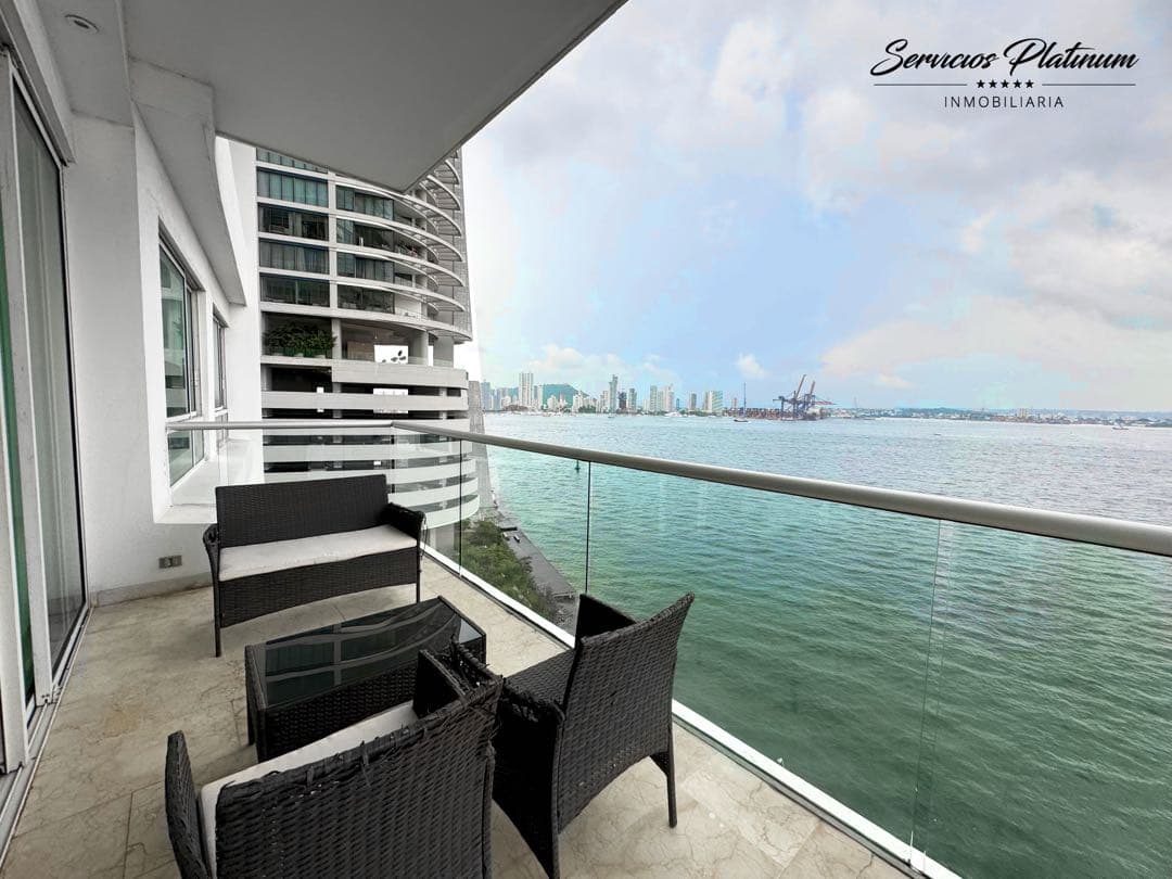Apartamento de 2 Habitaciones con Vista Directa a la Bahía