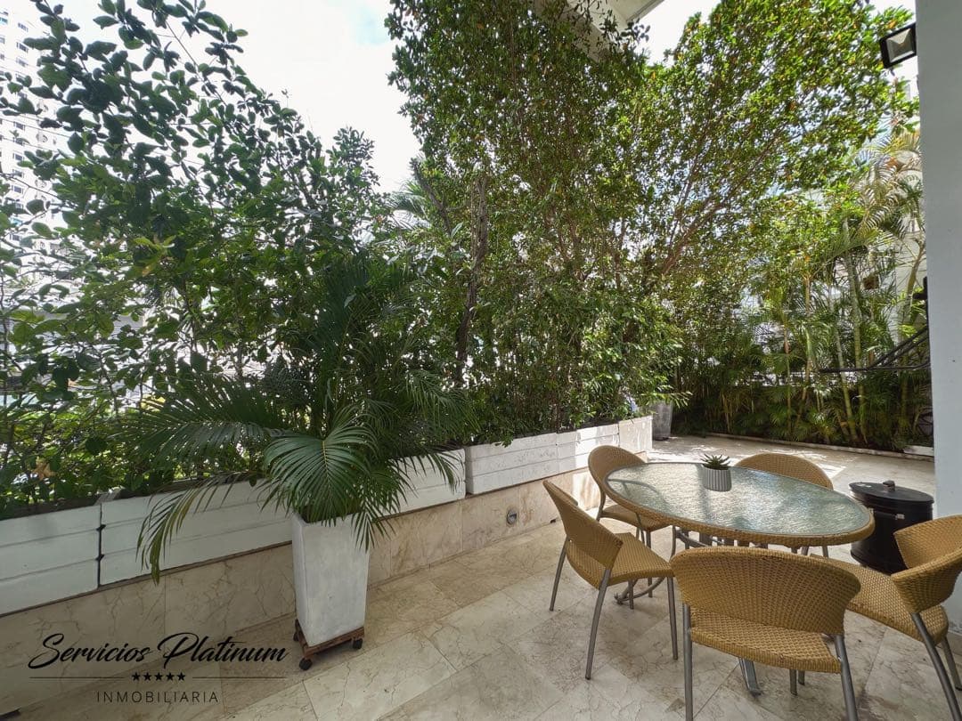 Apartamento en bocagrande residencial con patio y amplia terraza