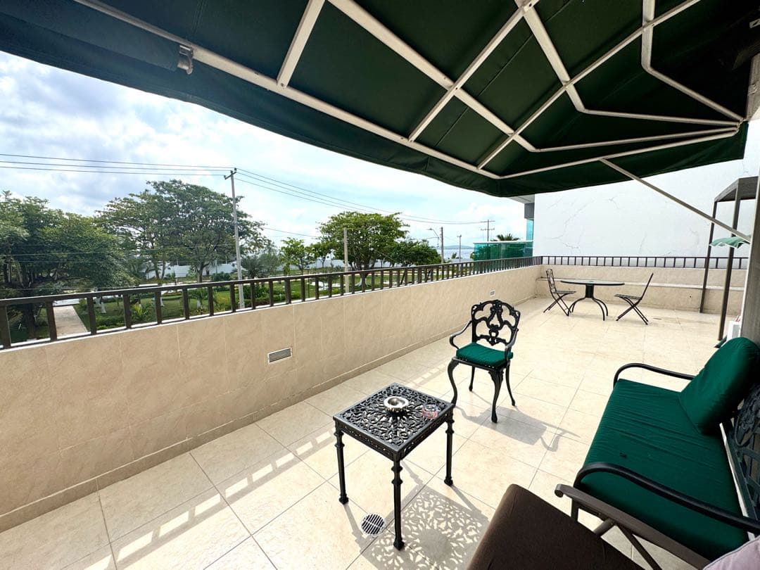 En venta apartamento de tres cuartos en castillogrande