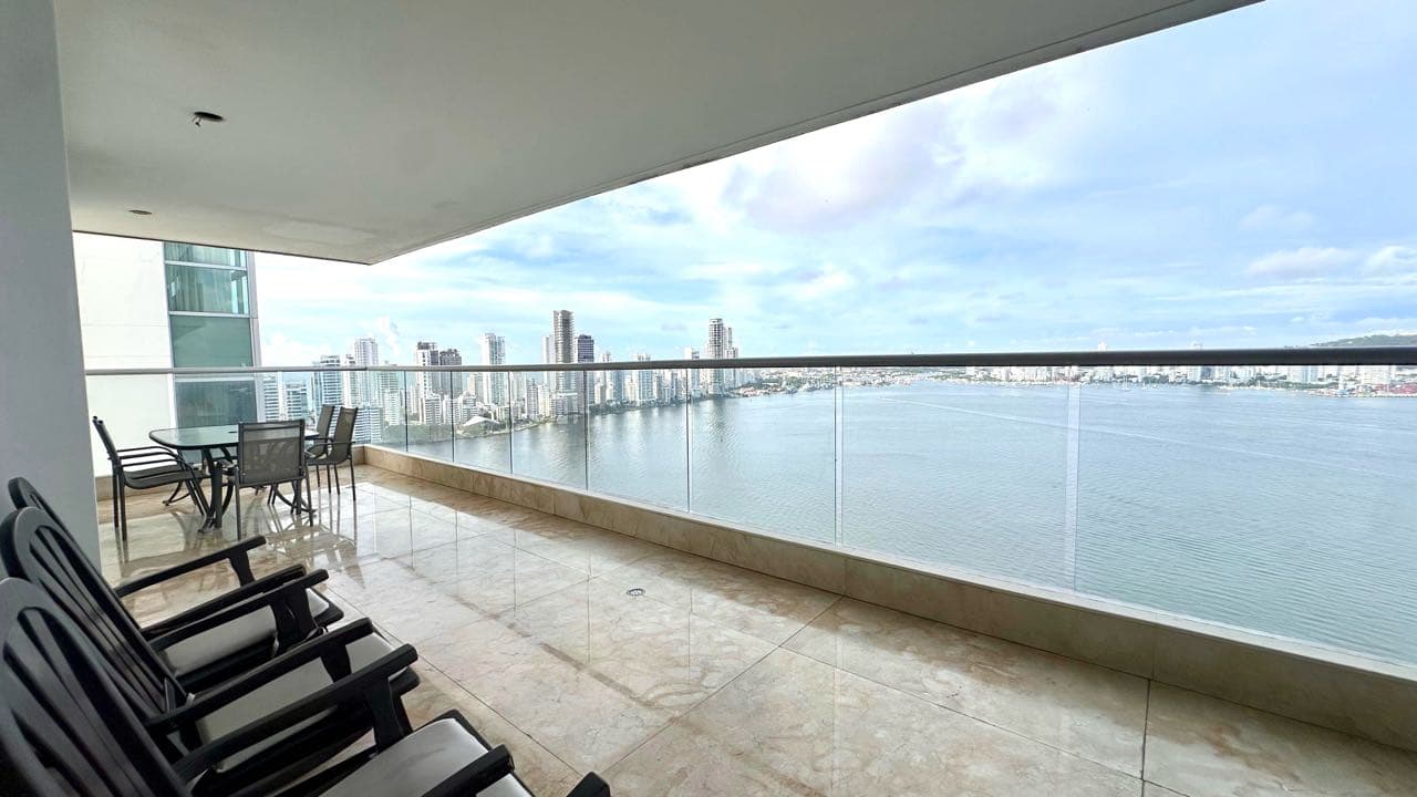 Apartamento en moderno edificio con vista directa al mar en castillo