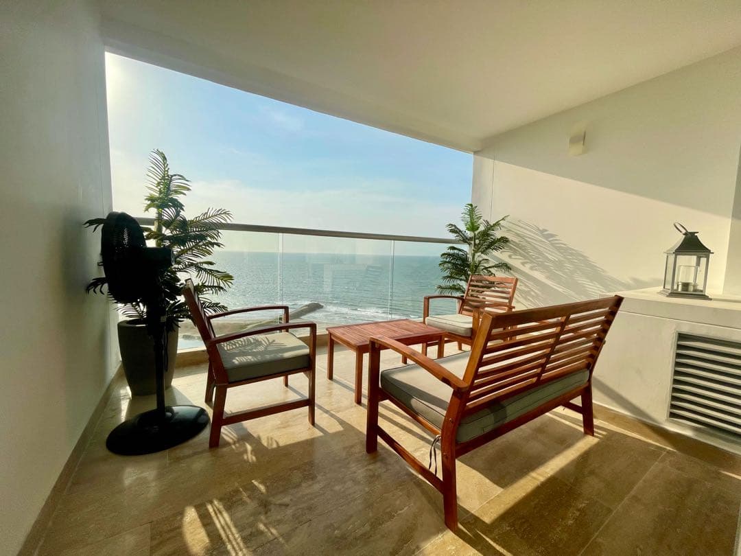 Apartaestudio con vista directa al mar y permiso para alquiler