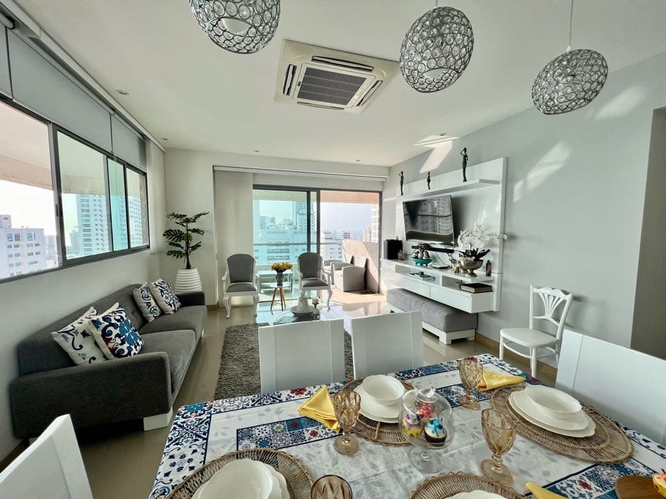 Apartamento en Venta en Castillogrande 2 Habs Vista a Bahía y Playa — foto 2