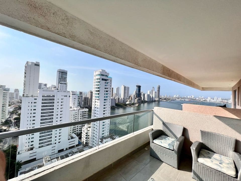 Apartamento en Venta en Castillogrande 2 Habs Vista a Bahía y Playa — foto 3
