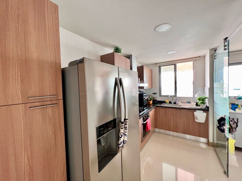 Apartamento en Venta en Castillogrande 2 Habs Vista a Bahía y Playa — foto 4