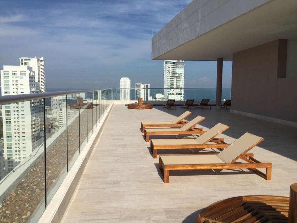 Apartamento en Venta en Castillogrande 2 Habs Vista a Bahía y Playa — foto 5