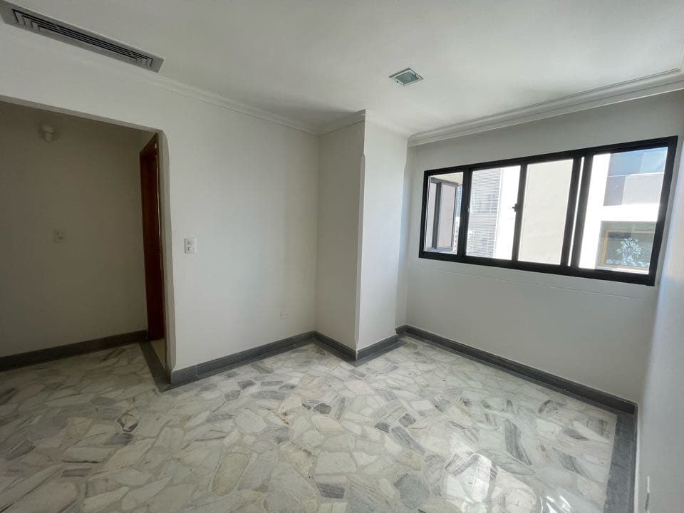 Venta de Apartamento en Zona Residencial con Vista a la Bahía — foto 4