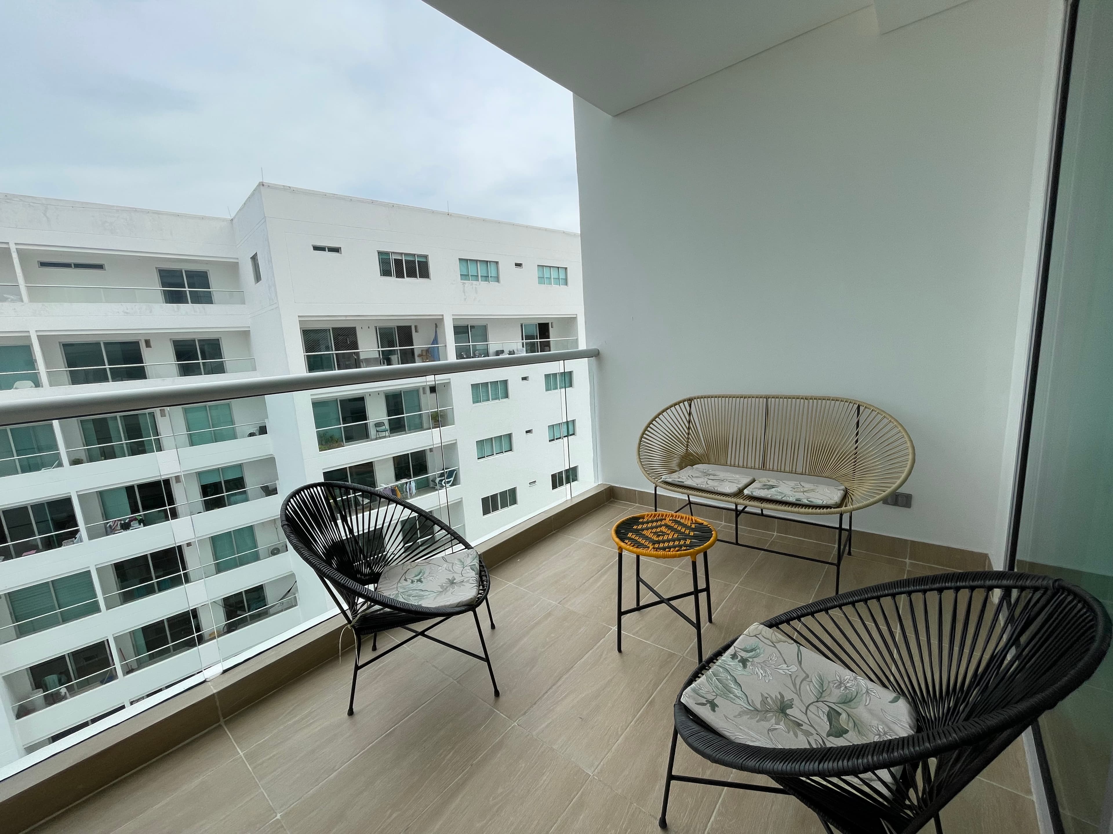 Apartamento de Dos Cuartos Amoblado Uso Mixto Permite Renta Corta — foto 3