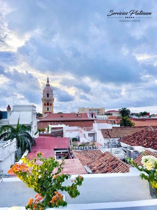 Apartamento en el Centro Histórico con 3 Cuartos y Hermosa Vista — foto 2