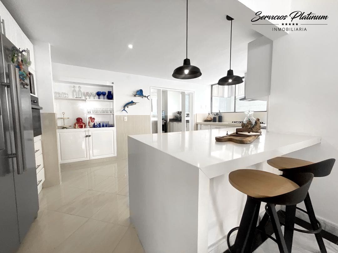 Apartamento con Vista Directa a la Bahía y Cuatro Cuartos con Baño — foto 4