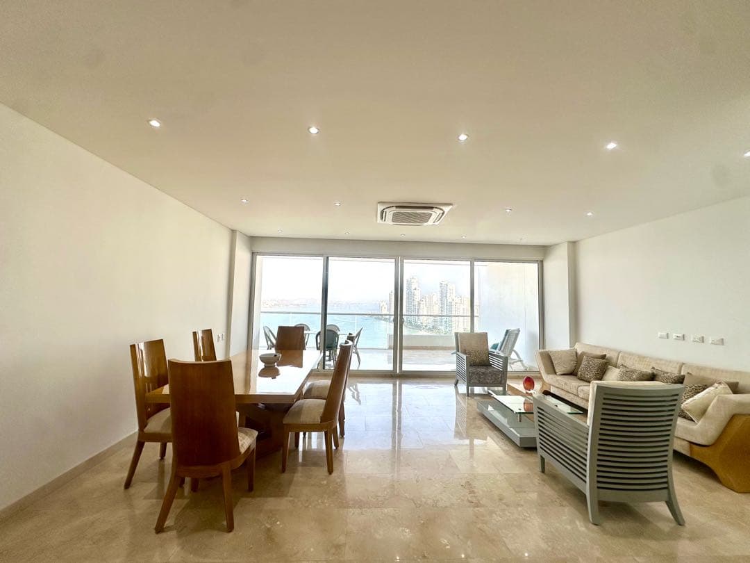 Apartamento en Zona Residencial con Tres Cuartos y Vista a la Bahía — foto 3