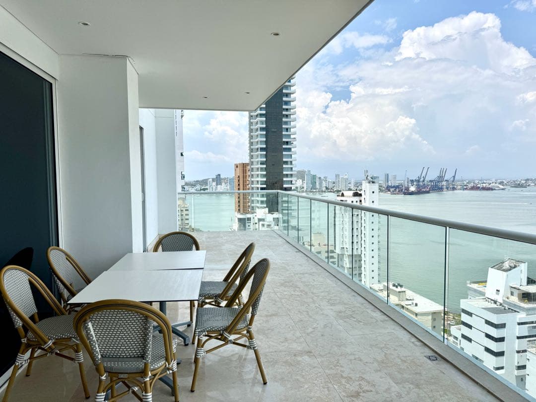 Apartamento en Zona Residencial con Tres Cuartos y Vista a la Bahía — foto 5