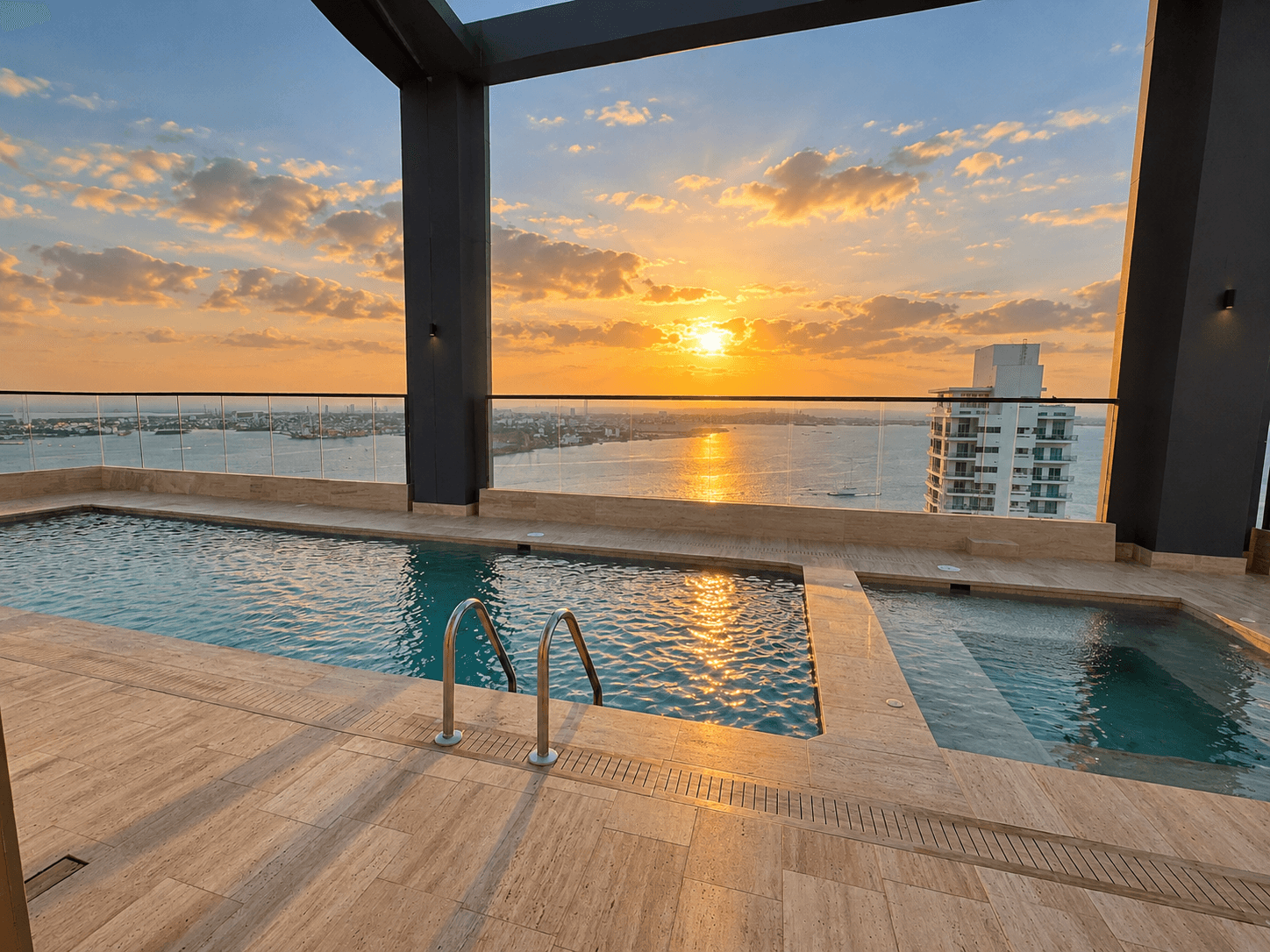 Apartamento en Venta en Castillogrande con Vista Directa a la Bahía — foto 3
